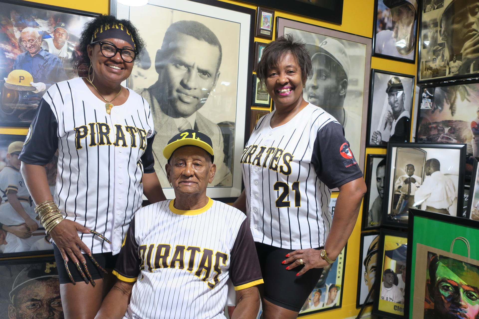 La familia del fallecido Roberto Clemente demanda al Gobierno de