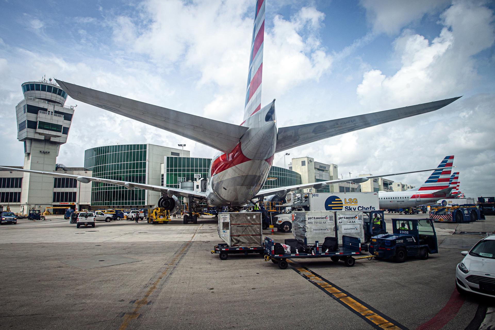 Fotografía de archivo que muestra actividad de aviones en el Aeropuerto Internacional de Miami, Florida (Estados Unidos). EFE/ Giorgio Viera ARCHIVO
