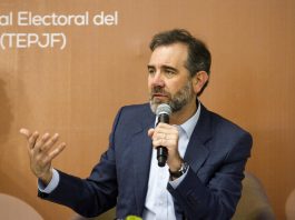 El presidente del Instituto Nacional Electoral (INE) de México, Lorenzo Córdova, participa en una conferencia de prensa hoy, en la ciudad de Monterrey, Nuevo León (México). EFE/ Gabriela Pérez
