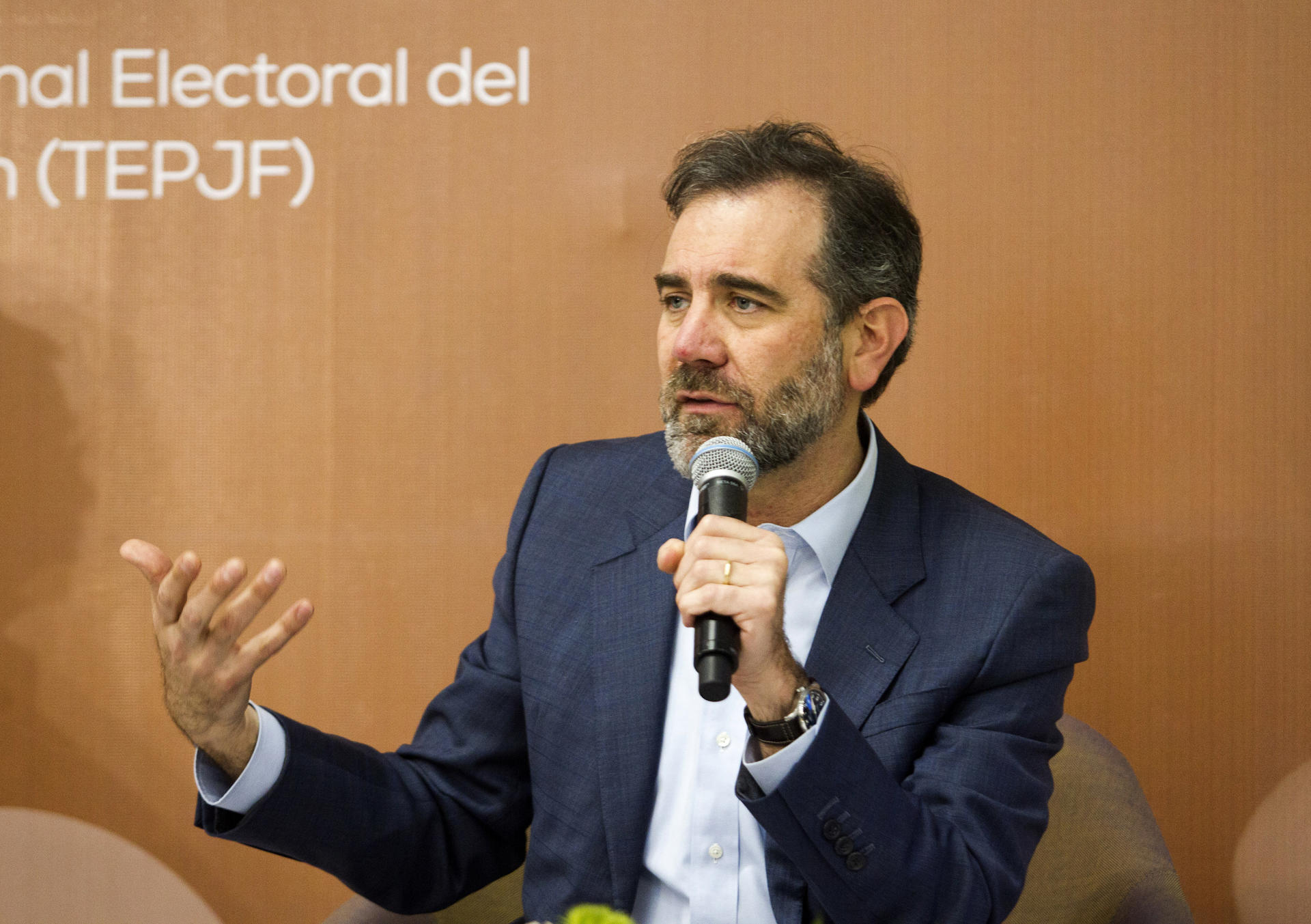 El presidente del Instituto Nacional Electoral (INE) de México, Lorenzo Córdova, participa en una conferencia de prensa hoy, en la ciudad de Monterrey, Nuevo León (México). EFE/ Gabriela Pérez
