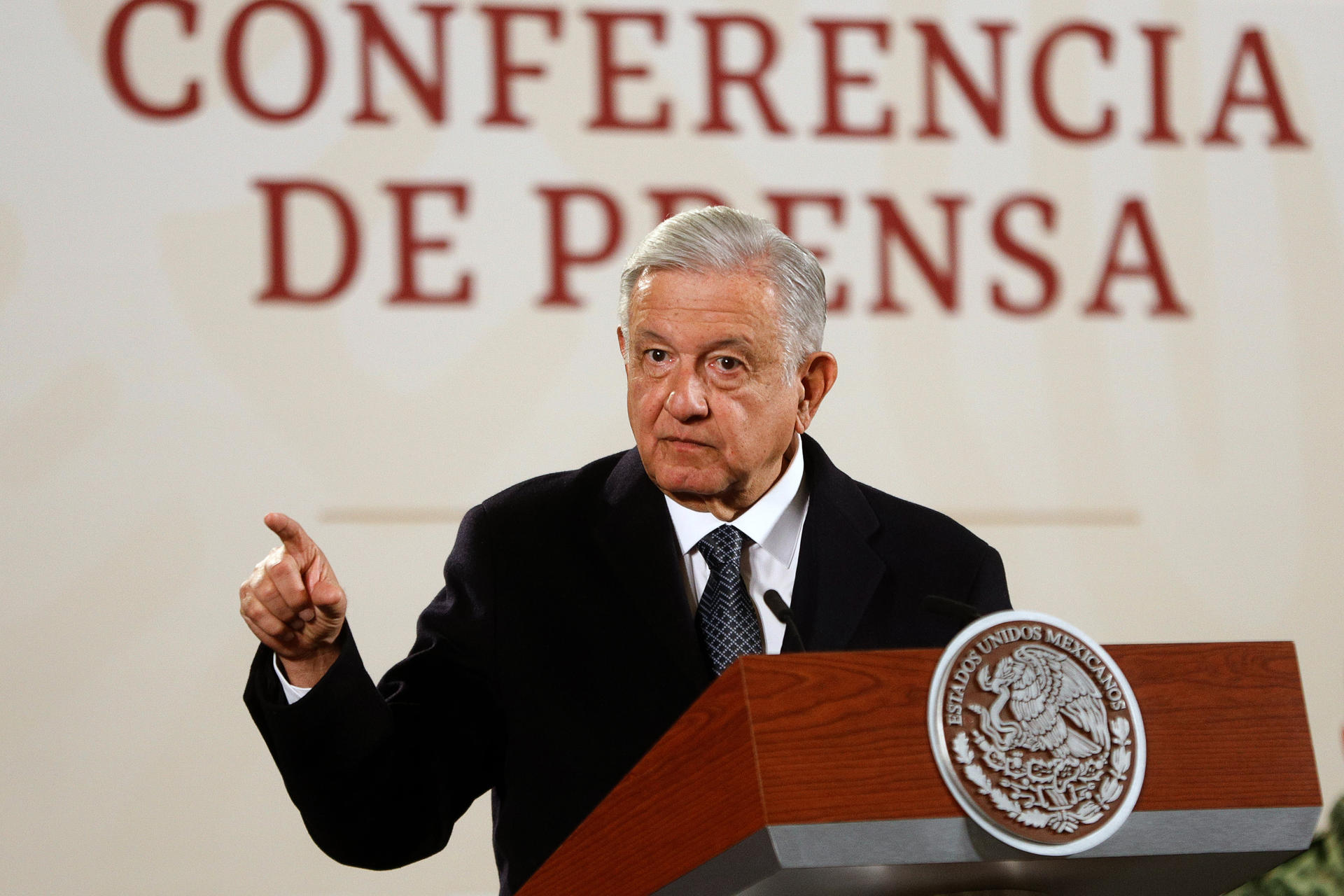 El presidente Andrés Manuel López Obrador, durante su participación en la conferencia de prensa matutina en el Palacio Nacional, hoy en Ciudad de México. (México). EFE/Isaac Esquivel
