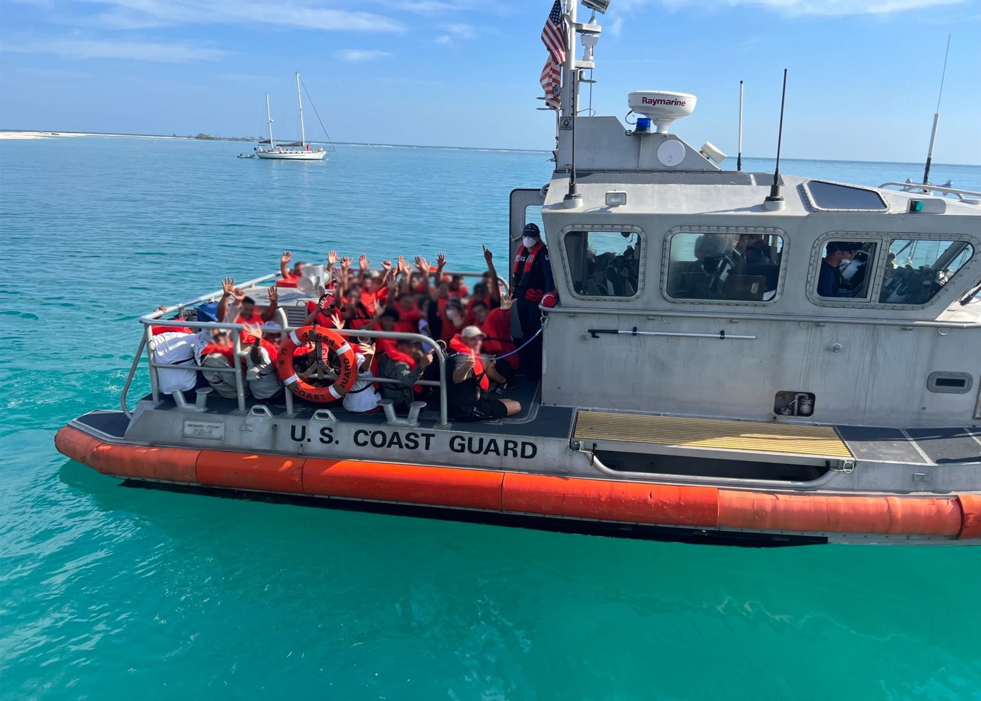 Florida activa a la Guardia Nacional para enfrentar ola migratoria por mar  - Hola News