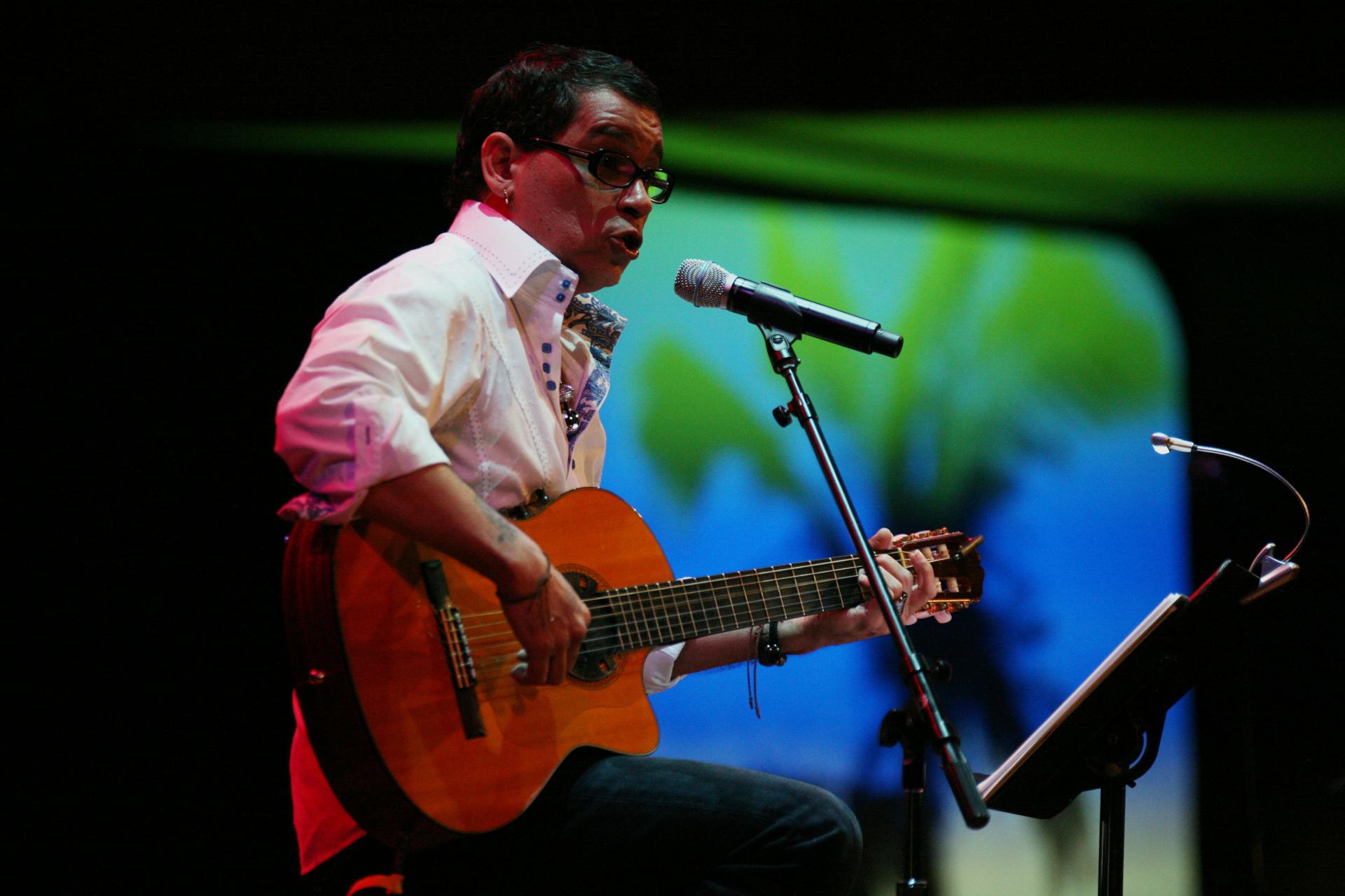Fotografía de archivo del músico puertorriqueño, Mikie Rivera. EFE/Thais Llorca
