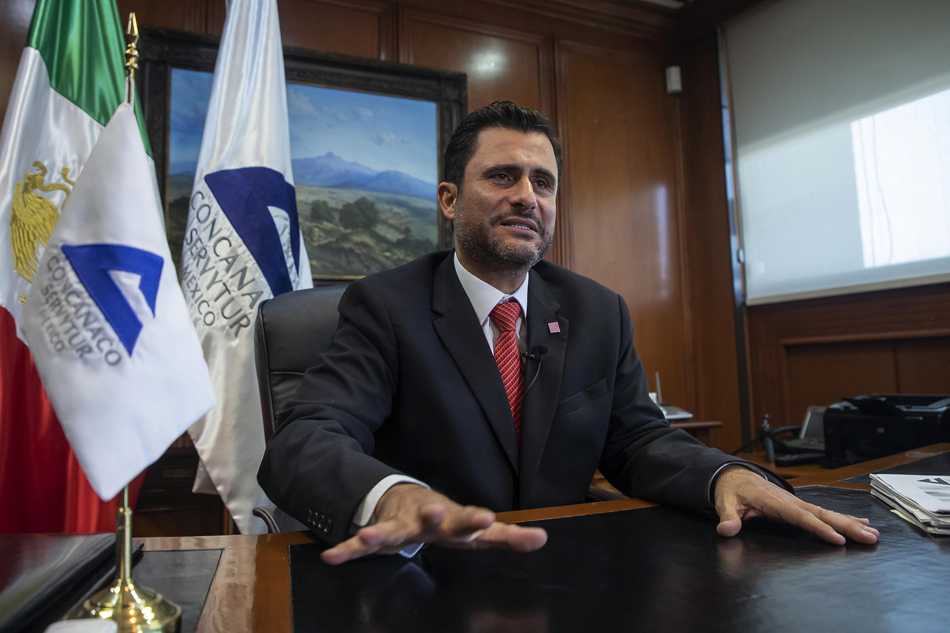 Sector terciario está despreocupado por posible recesión de economía mexicana Fotografía de archivo fechada el 14 de noviembre de 2022 del presidente de la Confederación de Cámaras Nacionales de Comercio, Servicios y Turismo, Héctor Tejada, durante una entrevista para EFE, en la Ciudad de México (México). EFE/Isaac Esquivel