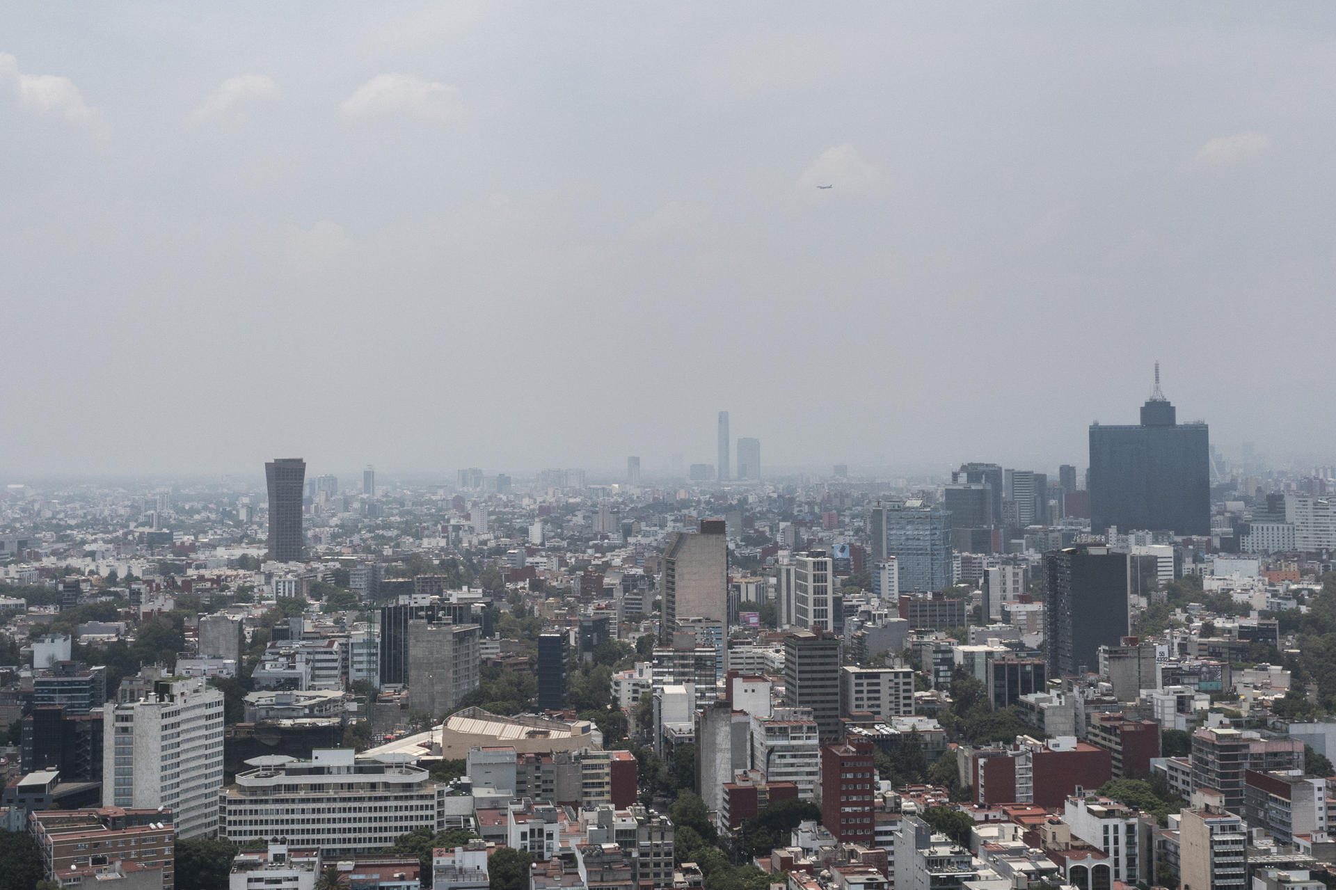 Fotografía de archivo que muestra la contaminación en la capital mexicana. EFE/Isaac Esquivel
