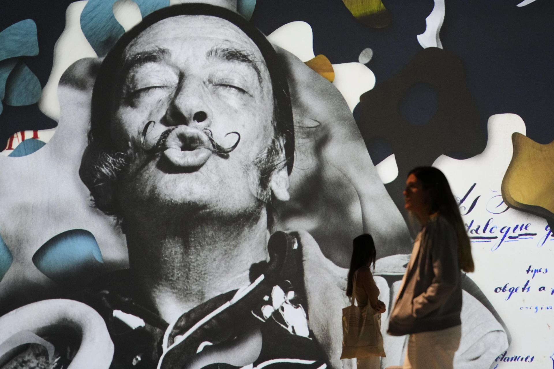 Fotografía de archivo de una exposición de Salvador Dalí. EFE/Alejandro García
