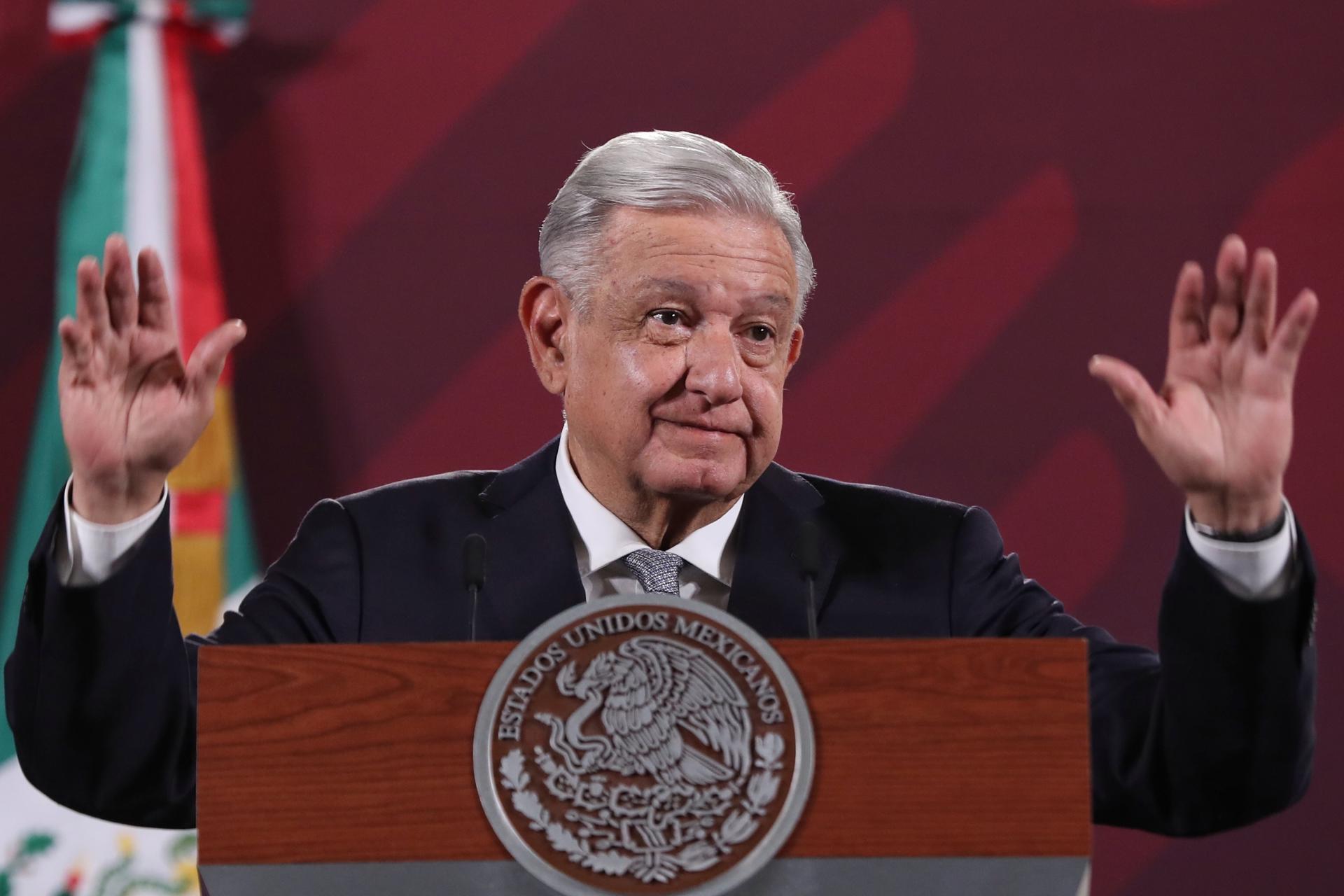 El presidente de México, Andrés Manuel López Obrador, durante su conferencia matutina hoy, en Palacio Nacional en la Ciudad de México (México). EFE/Sáshenka Gutiérrez
