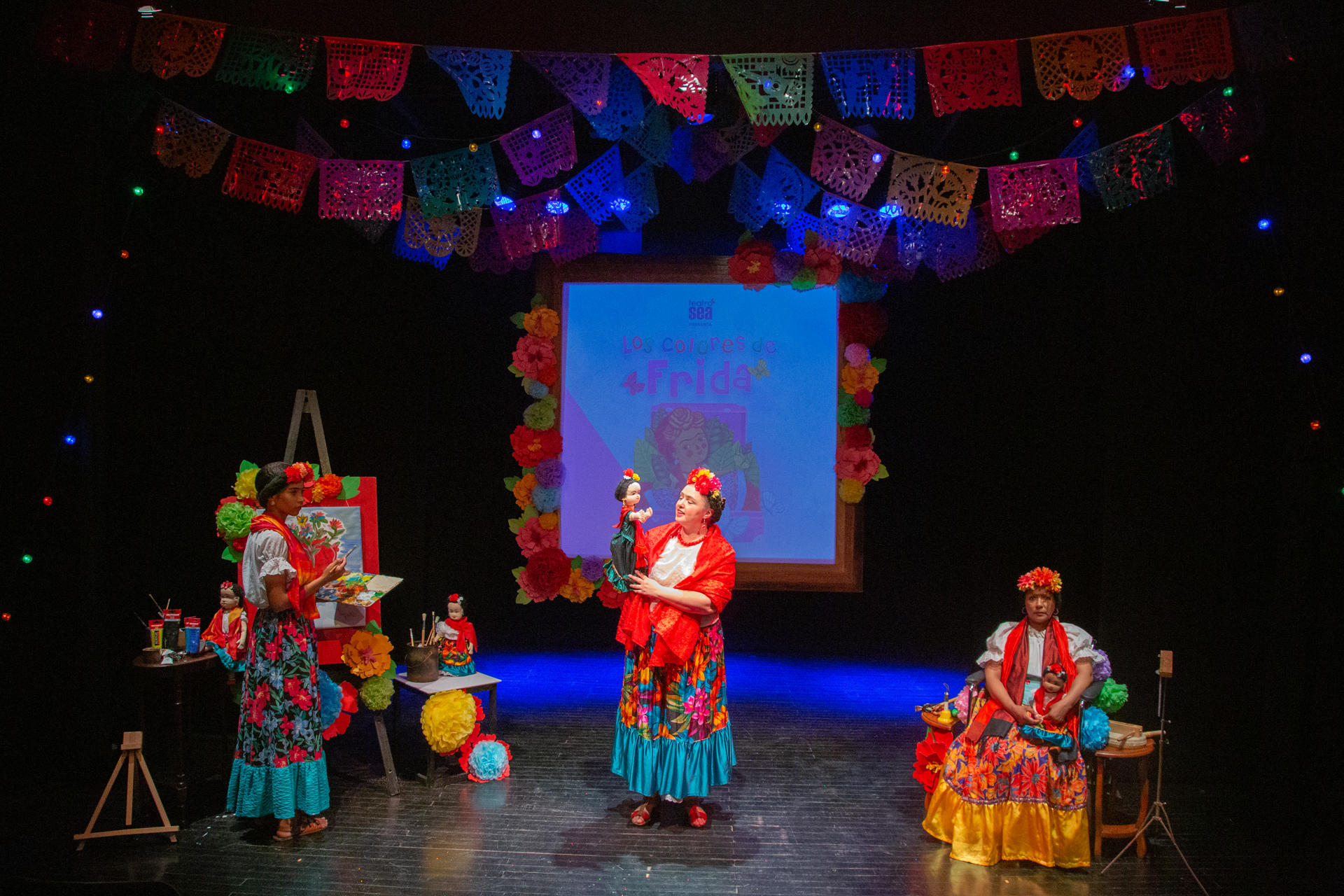 La Alianza de Teatros Latinos de Nueva York anuncia un gran festival en marzo Fotografía cedida por la Alianza de Teatros Latinos de Nueva York de una escena de la obra teatral "Los colores de Frida" que se presentará durante el festival TeatroFestNYC 2023 que se desarrollará en nueve teatros latinos en los condados de El Bronx, Manhattan y Queens en Nueva York. EFE/Alianza Teatros Latinos NY /SOLO USO EDITORIAL/NO VENTAS/SOLO DISPONIBLE PARA ILUSTRAR LA NOTICIA QUE ACOMPAÑA/CRÉDITO OBLIGATORIO