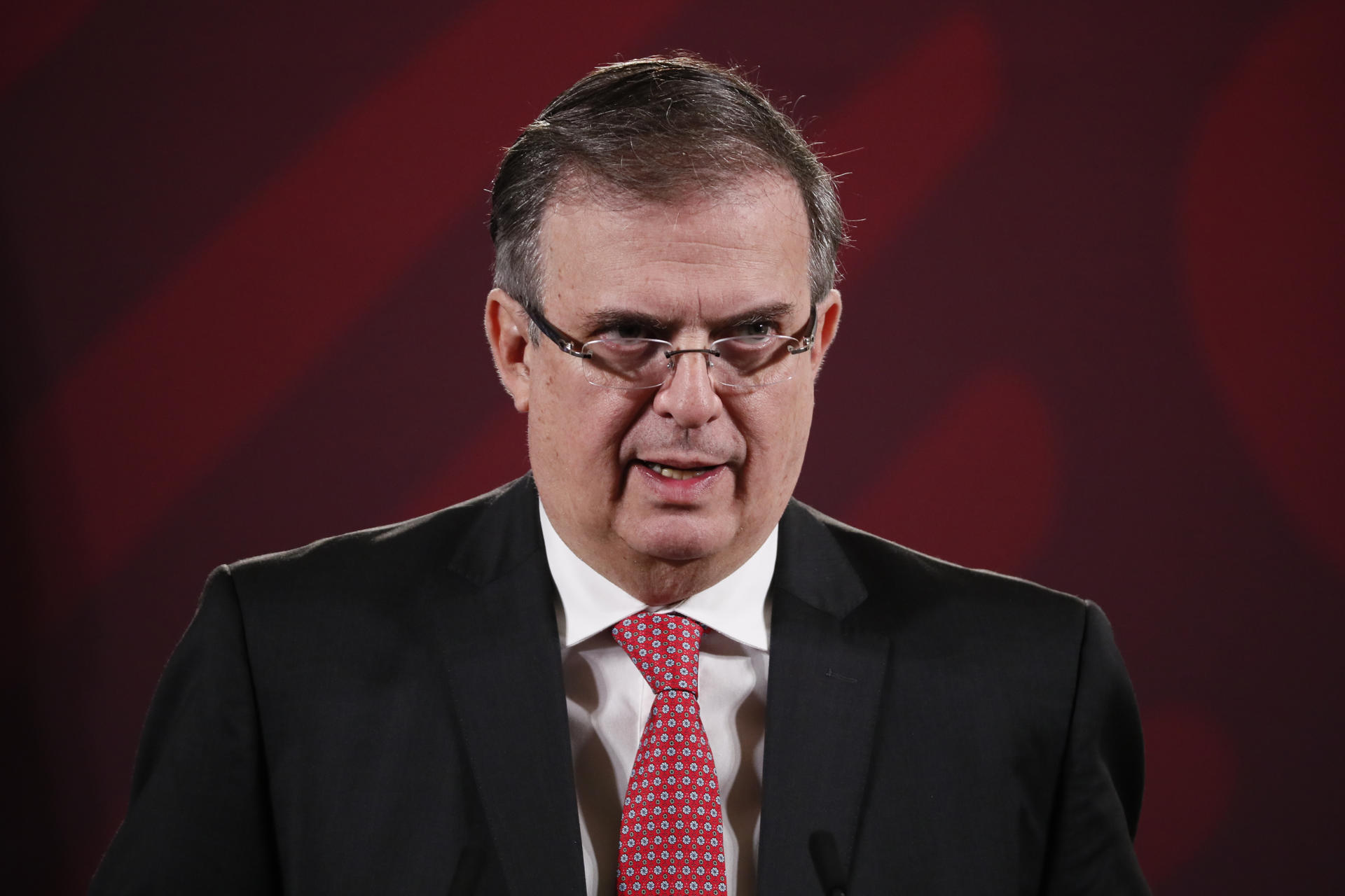Fotografía de archivo fechada el 5 de enero de 2023 del canciller mexicano, Marcelo Ebrard, habla durante una conferencia de prensa en Palacio Nacional en la Ciudad de México (México). EFE/ José Méndez/Archivo
