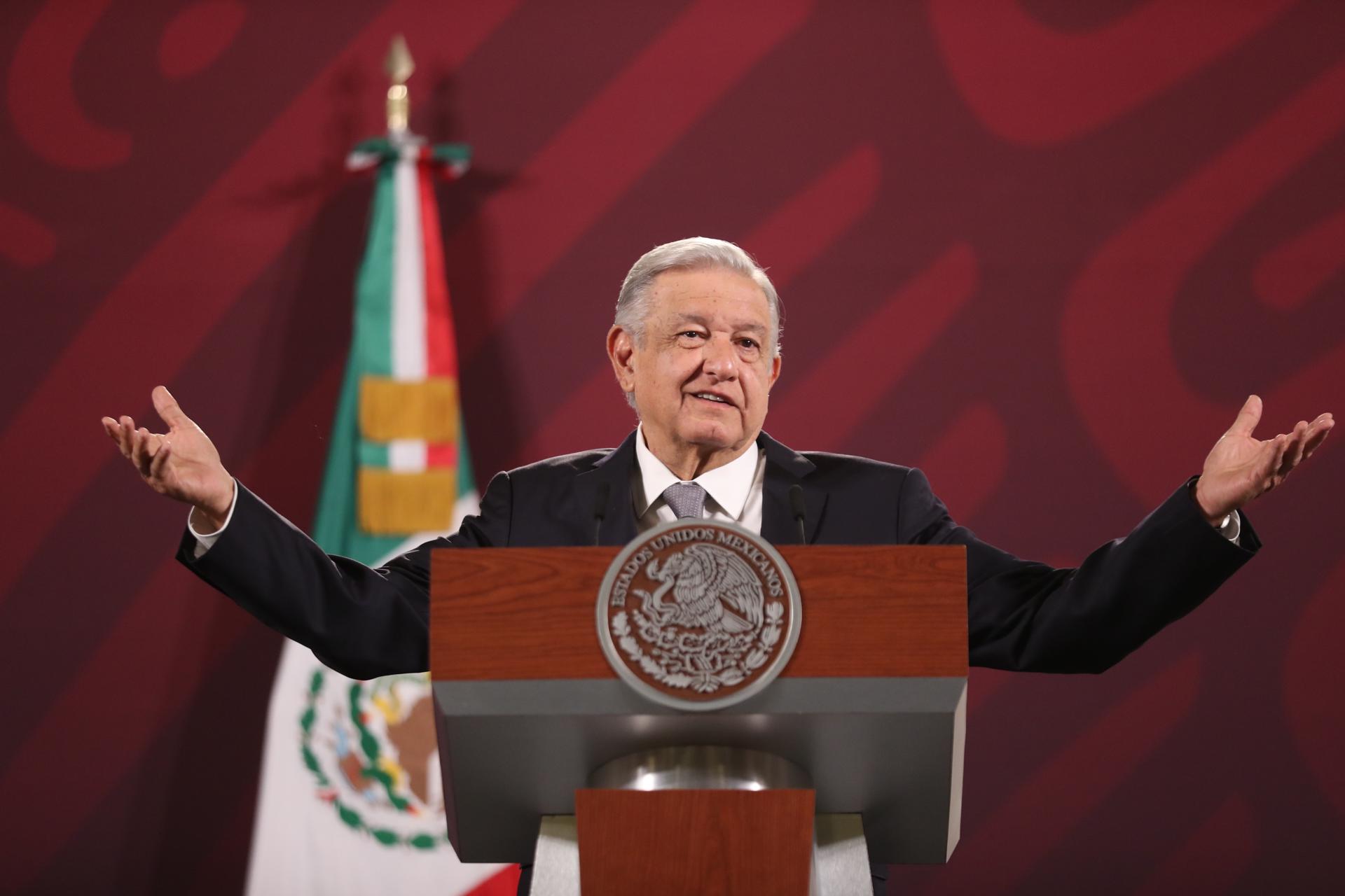El presidente de México, Andrés Manuel López Obrador, habla hoy durante su conferencia de prensa matutina en Palacio Nacional, en Ciudad de México (México). EFE/Sáshenka Gutiérrez
