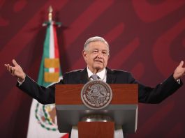 El presidente de México, Andrés Manuel López Obrador, habla hoy durante su conferencia de prensa matutina en Palacio Nacional, en Ciudad de México (México). EFE/Sáshenka Gutiérrez
