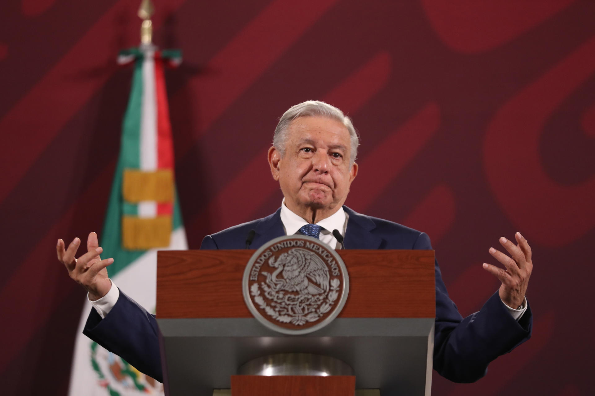 El mandatario mexicano, Andrés Manuel López Obrador, habla en una rueda de prensa en Palacio Nacional de la Ciudad de México (México), el 27 de marzo de 2023. EFE/Sáshenka Gutiérrez
