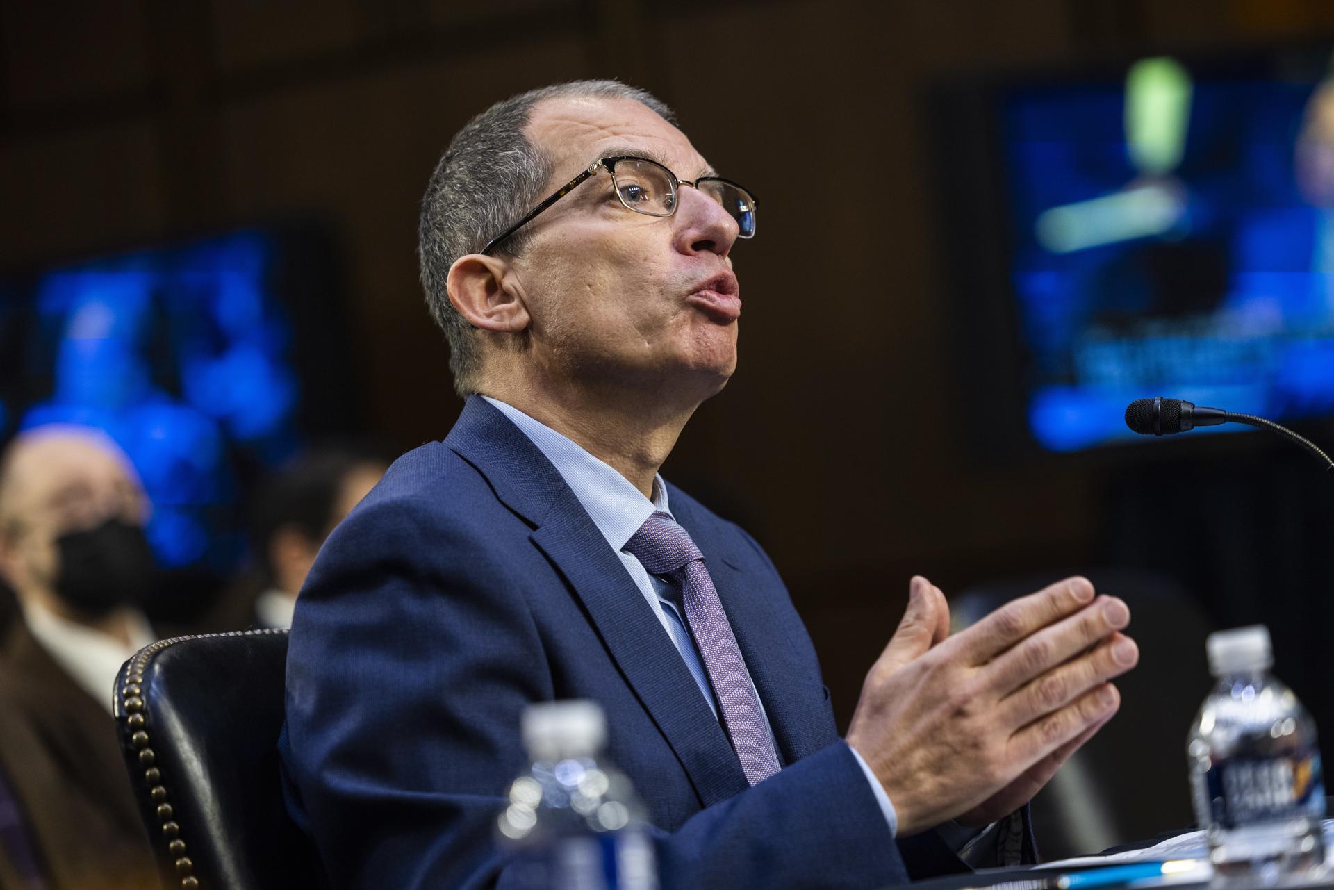 Moderna justifica ante el Senado de EEUU su decisión de encarecer la vacuna EFE/EPA/JIM LO SCALZO