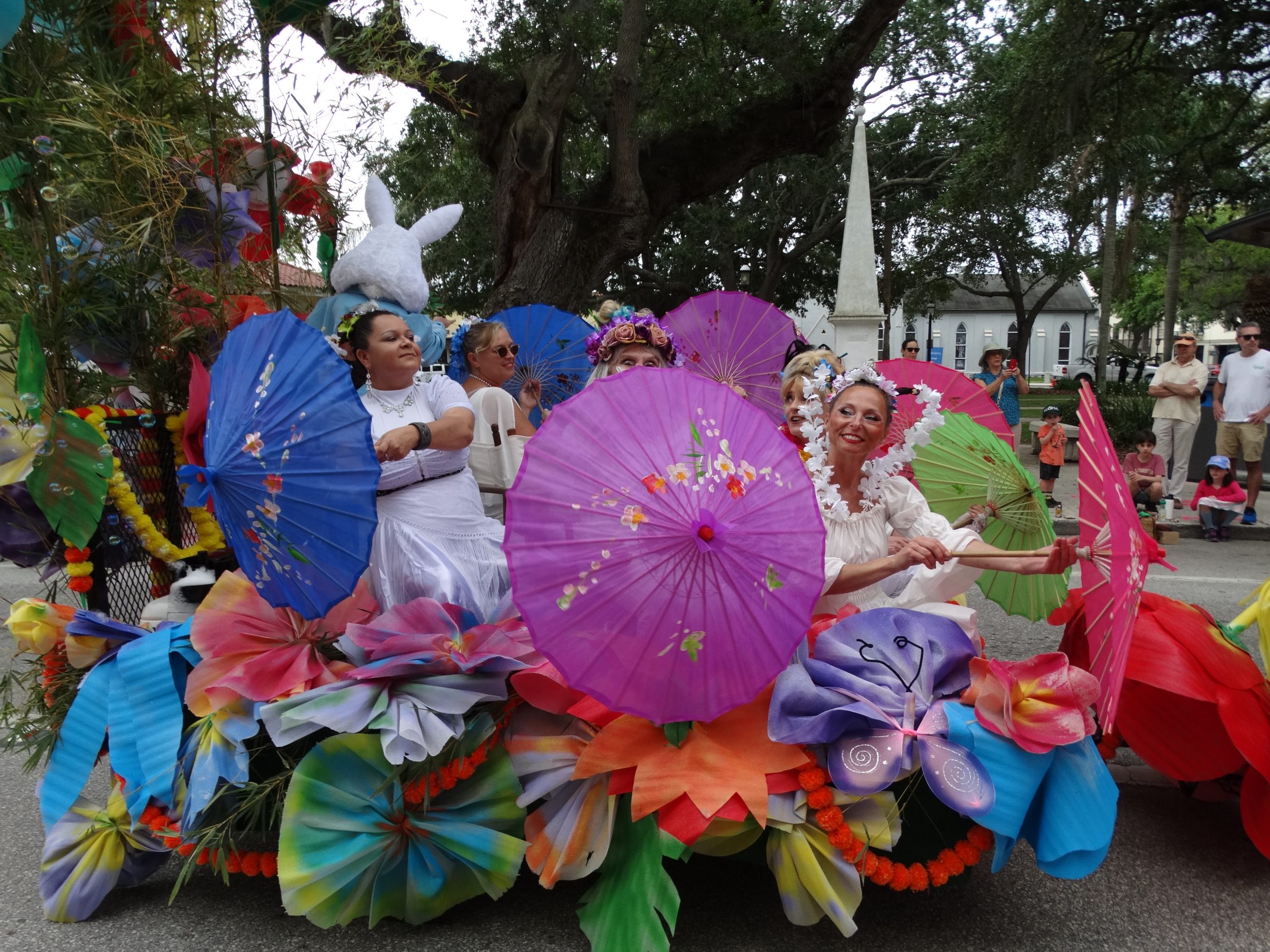 St. Augustine celebró tradicional "Desfile de Pascua" Hola News