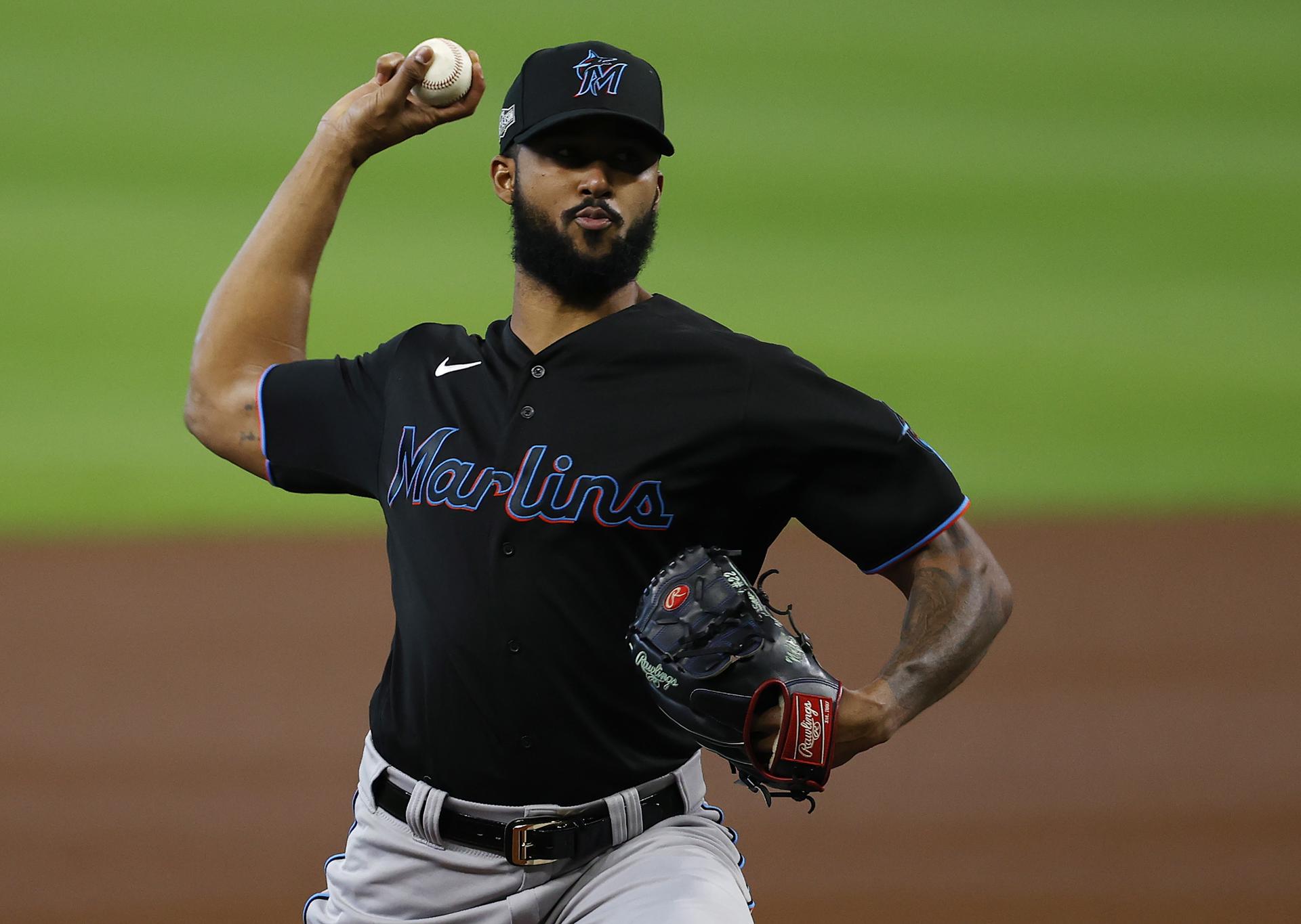 El lanzador de los Miami Marlins Sandy Alcantara, en una fotografía de archivo. EFE/EPA/Aaron M. Sprecher
