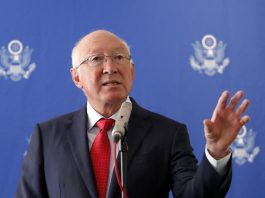 Embajador de EEUU en México afirma que criminales no tienen donde esconderse Fotografía de archivo fechada el 13 de junio de 2022 del embajador de Estados Unidos en México, Ken Salazar, durante una rueda de prensa en la Ciudad de México (México). EFE/José Méndez