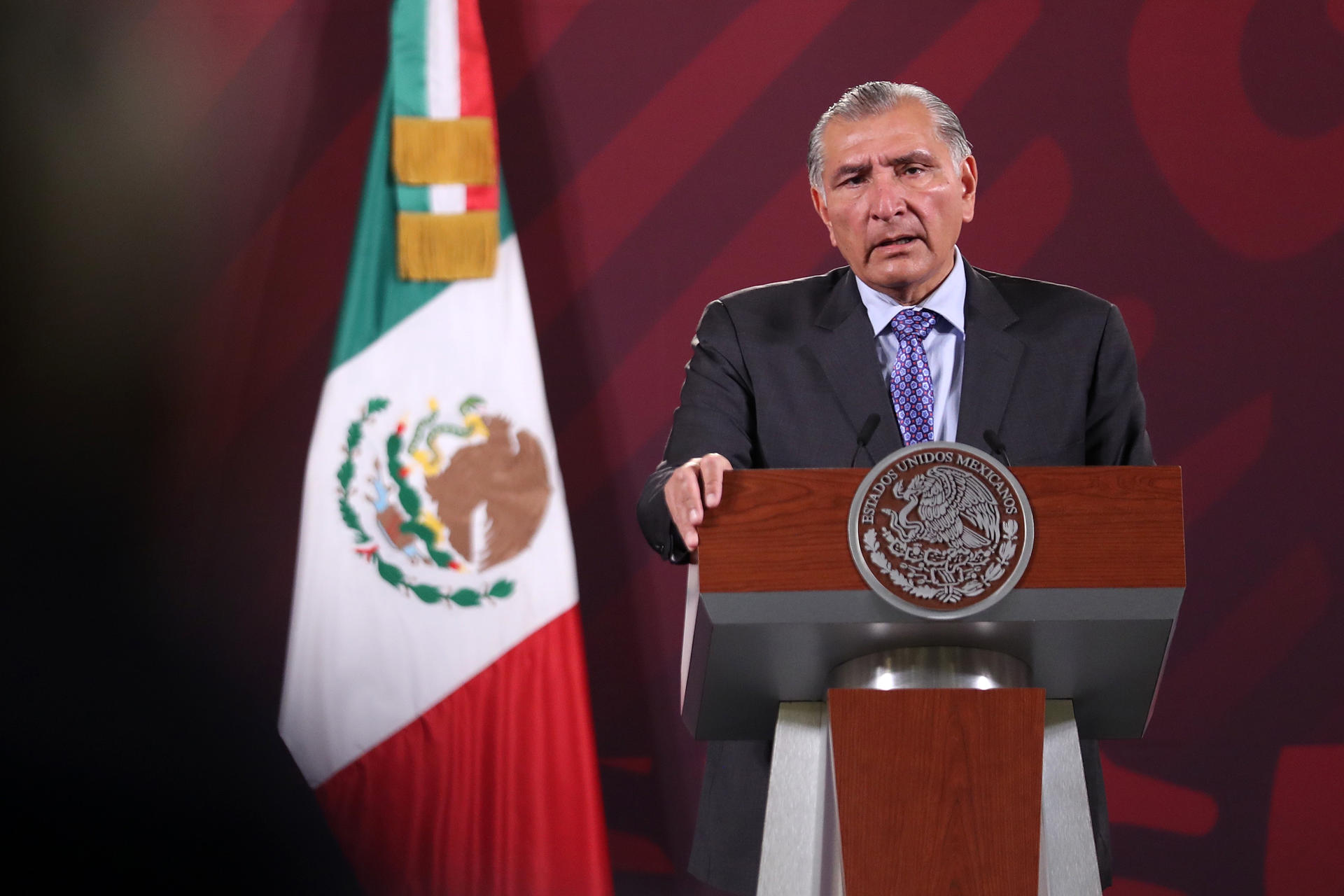 El secretario de Gobernación, Adán Augusto López, habla durante una conferencia de prensa matutina hoy, en el Palacio Nacional en Ciudad de México (México). EFE/Sáshenka Gutiérrez
