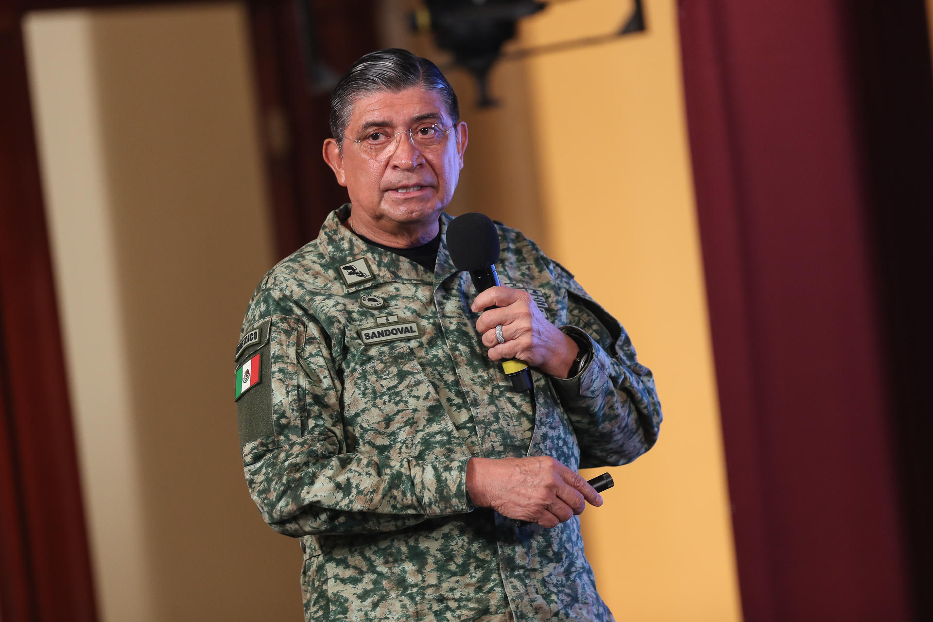 México despliega 4.724 militares en zonas turísticas por Semana Santa El secretario mexicano de Defensa, Luis Cresencio Sandoval, habla durante una rueda de prensa del presidente Andrés Manuel López Obrador hoy, en el Palacio Nacional de México (México). EFE/ Isaac Esquivel