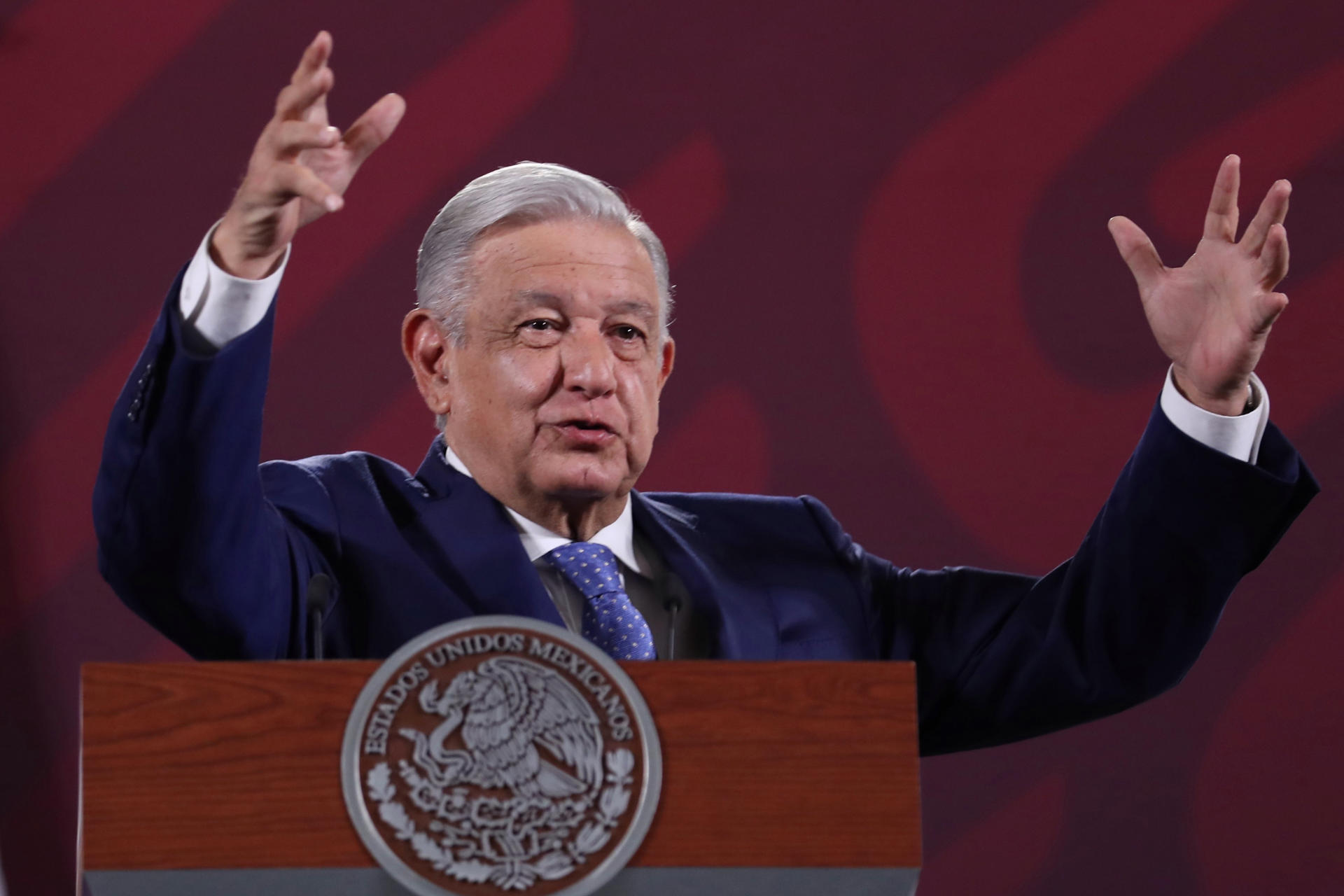 El presidente de México, Andrés Manuel López Obrador habla durante su conferencia matutina hoy, en Palacio Nacional en Ciudad de México (México). EFE/Sáshenka Gutiérrez
