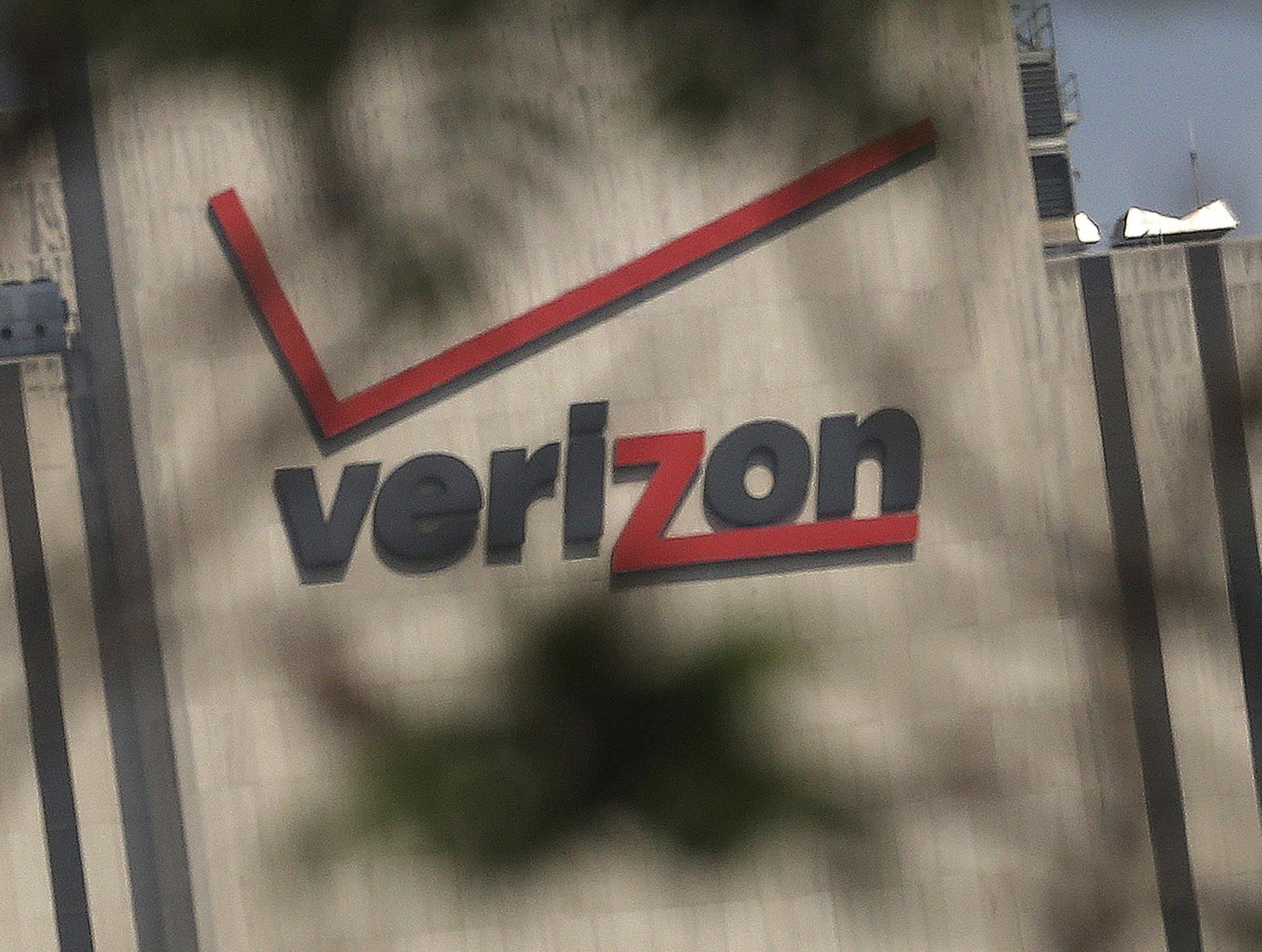 Fotografía de archivo del logotipo de la operadora de telecomunicaciones Verizon. EFE/ANDREW GOMBERT
