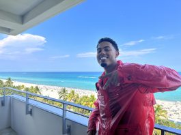 El bolero se moderniza con artistas pop, urbanos y regionales mexicanos El artista urbano puertorriqueño Myke Towers posa para EFE durante una entrevista en Miami, Florida (EE. UU). EFE/Alicia Civita