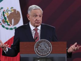 El Presidente de México, Andrés Manuel López Obrador, habla durante su conferencia matutina hoy, en el Palacio Nacional en Ciudad de México (México). EFE/Mario Guzmán

