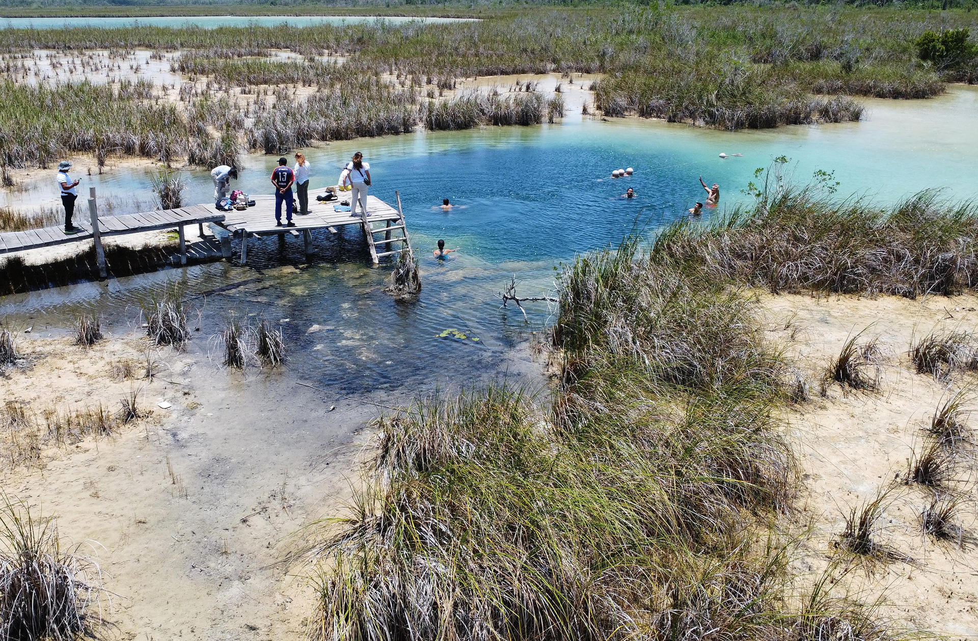 Reserva maya de siete lagunas incursiona en el ecoturismo no masivo en el Caribe mexicano Turistas visitan una laguna de la reserva Much Kanan Ka’ax, el 16 de mayo de 2023, en el municipio de Felipe Carrillo Puerto, Quintana Roo (México). EFE/Alonso Cupul