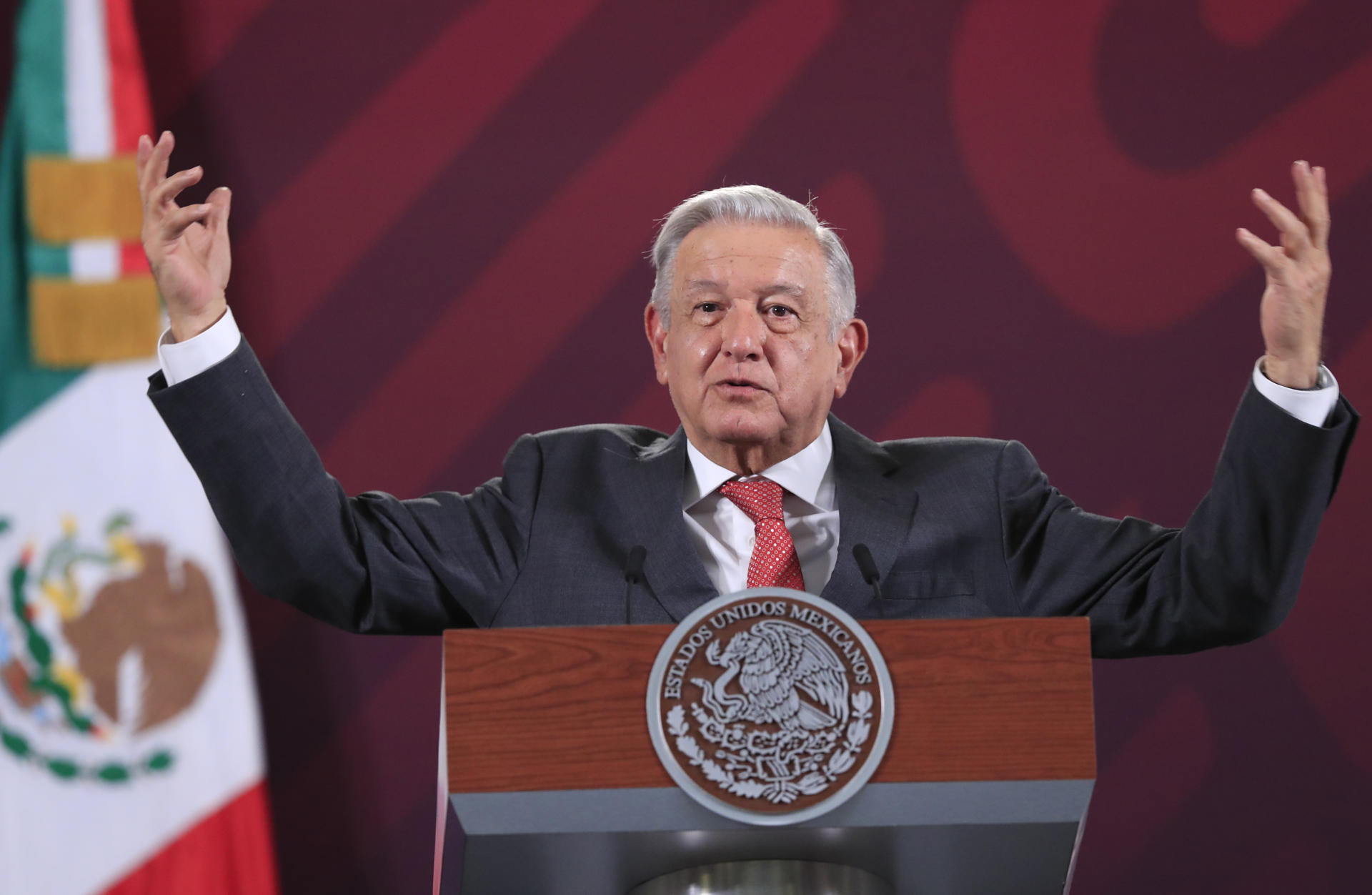 El presidente de México, Andrés Manuel López Obrador, durante su conferencia matutina hoy, en Palacio Nacional en la Ciudad de México (México). EFE/ Mario Guzmán
