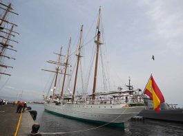 Fotografía de archivo fechada el 15 de abril de 2023 que muestra el buque escuela Juan Sebastián de Elcano en Lima (Perú). EFE/ Paolo Aguilar
