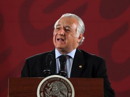 El Secretario de Turismo de México, Miguel Torruco Marqués, habla durante la conferencia de prensa matutina del Ejecutivo en Palacio Nacional, en Ciudad de México (México). Imagen de archivo. EFE/ Mario Guzmán
