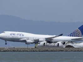 United Airlines anuncia que habrá un vuelo diario entre Colorado y Puerto Rico Fotografía de archivo donde aparece un avión de United Airlines. EFE/JOHN G. MABANGLO