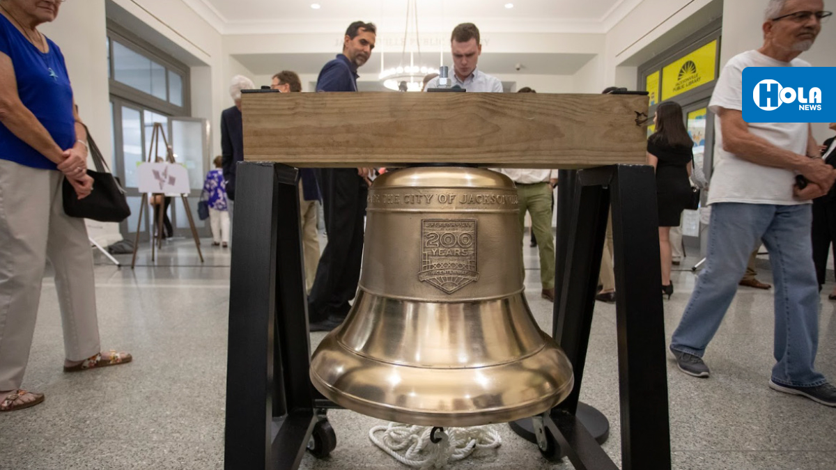 Presentan campana de bronce por Bicentenario de Jacksonville