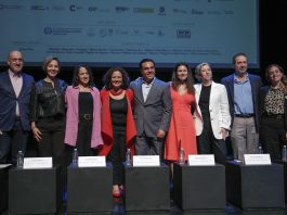 El Hay Festival reunirá a escritores, artistas y premios Nobel de todo el mundo en México El Consejero Cultural y Científico de España en México, Antonio Prats Marí (i), la directora internacional del Hay Festival, Cristina Fuentes La Roche (4-i) y el presidente municipal de Querétaro, Luis Bernardo Nava Guerrero (c) posan durante la presentación del Hay Festival, hoy, en la Ciudad de México (México). EFE/ Isaac Esquivel