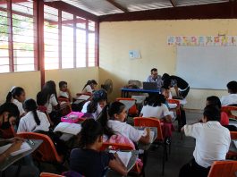 Menores migrantes asisten en Ciudad Hidalgo, estado de Chiapas (México). Imagen de archivo. EFE/Juan Manuel Blanco
