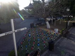 Fotografía del conjunto de cruces que recuerdan a los niños fallecidos en el incendio en 2009 de la Guardería ABC, el 4 de junio de 2023, en un parque de la ciudad de Hermosillo, Sonora (México). EFE/Daniel Sánchez
