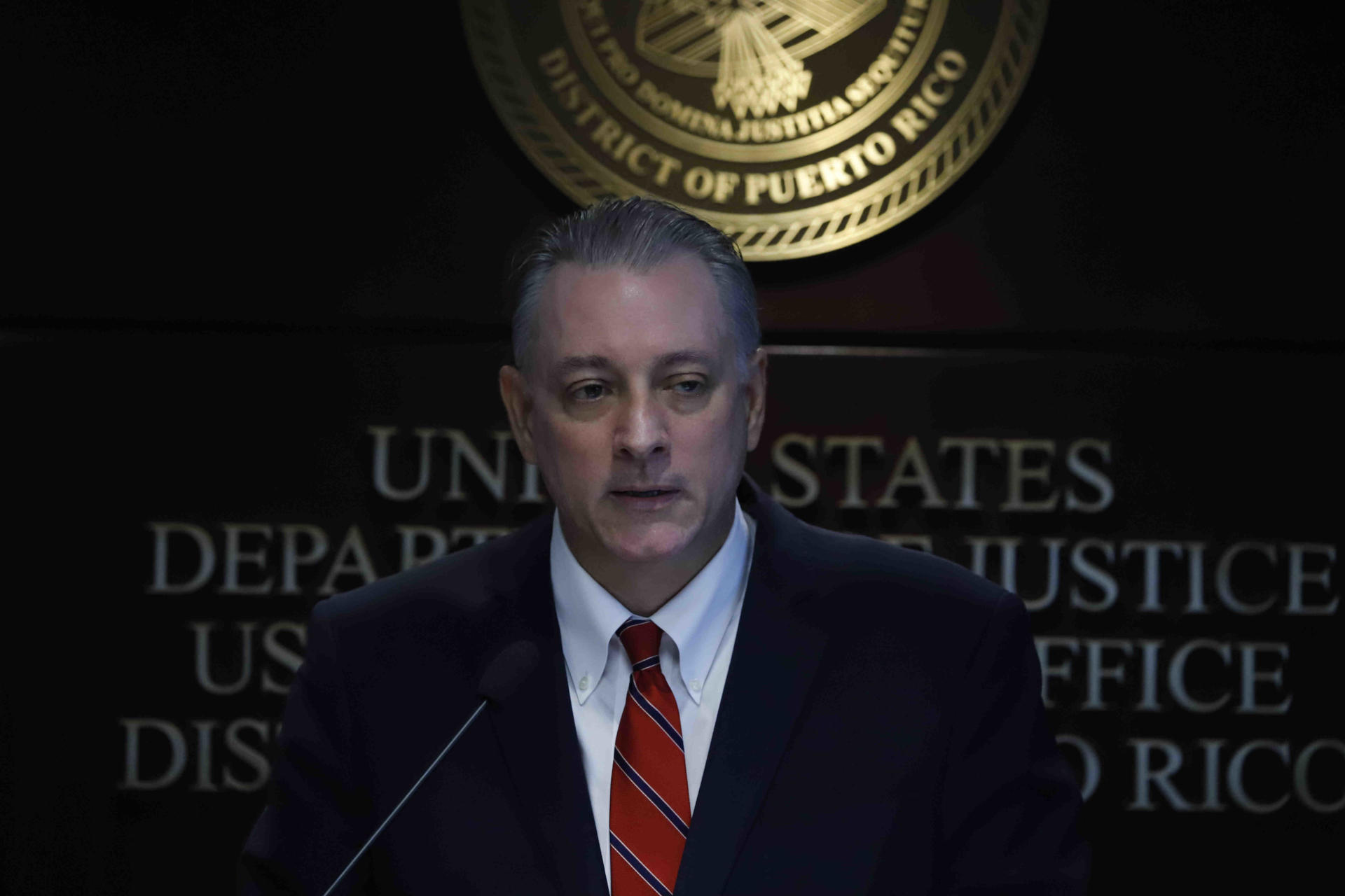 El Fiscal Federal Stephen Muldrow (c) habla durante una rueda de prensa en San Juan (Puerto Rico). Imagen de archivo. EFE/ Thais Llorca
