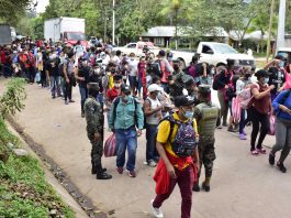 Fotografía de archivo de migrantes hondureños parte de una caravana hoy, en el municipio de Santa Rita en el departamento de Copán (Honduras). EFE/José Valle
