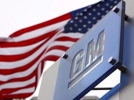 Fotografía de archivo del logotipo de la compañía General Motors. EFE/Jeff Kowalsky
