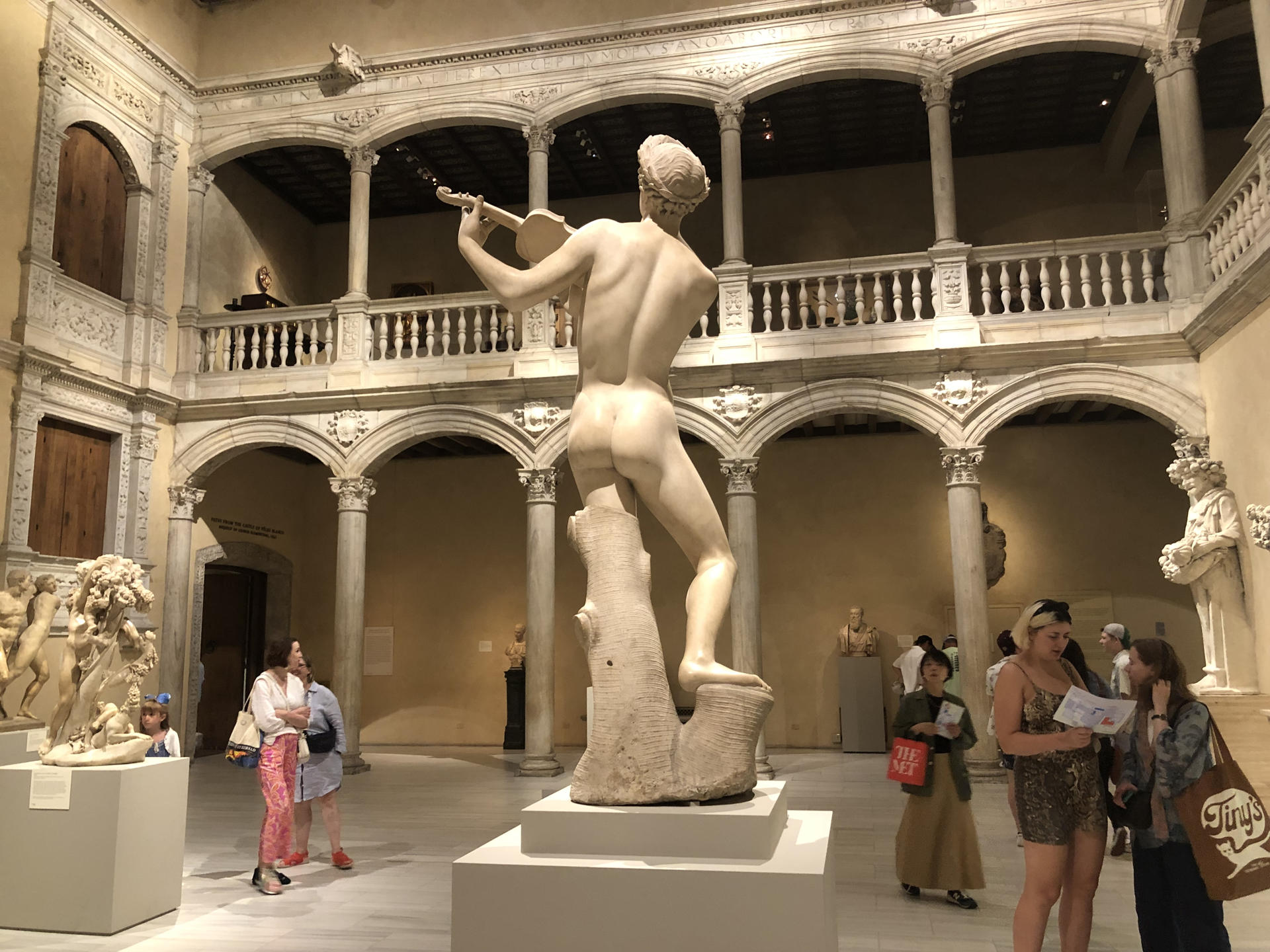 Tres joyas de arte español que nadie reclama brillan en Nueva York Fotografía del patio renacentista de Vélez-Blanco en el MET Museum, hoy, en Nueva York (Estados unidos). EFE/ Javier Otazu