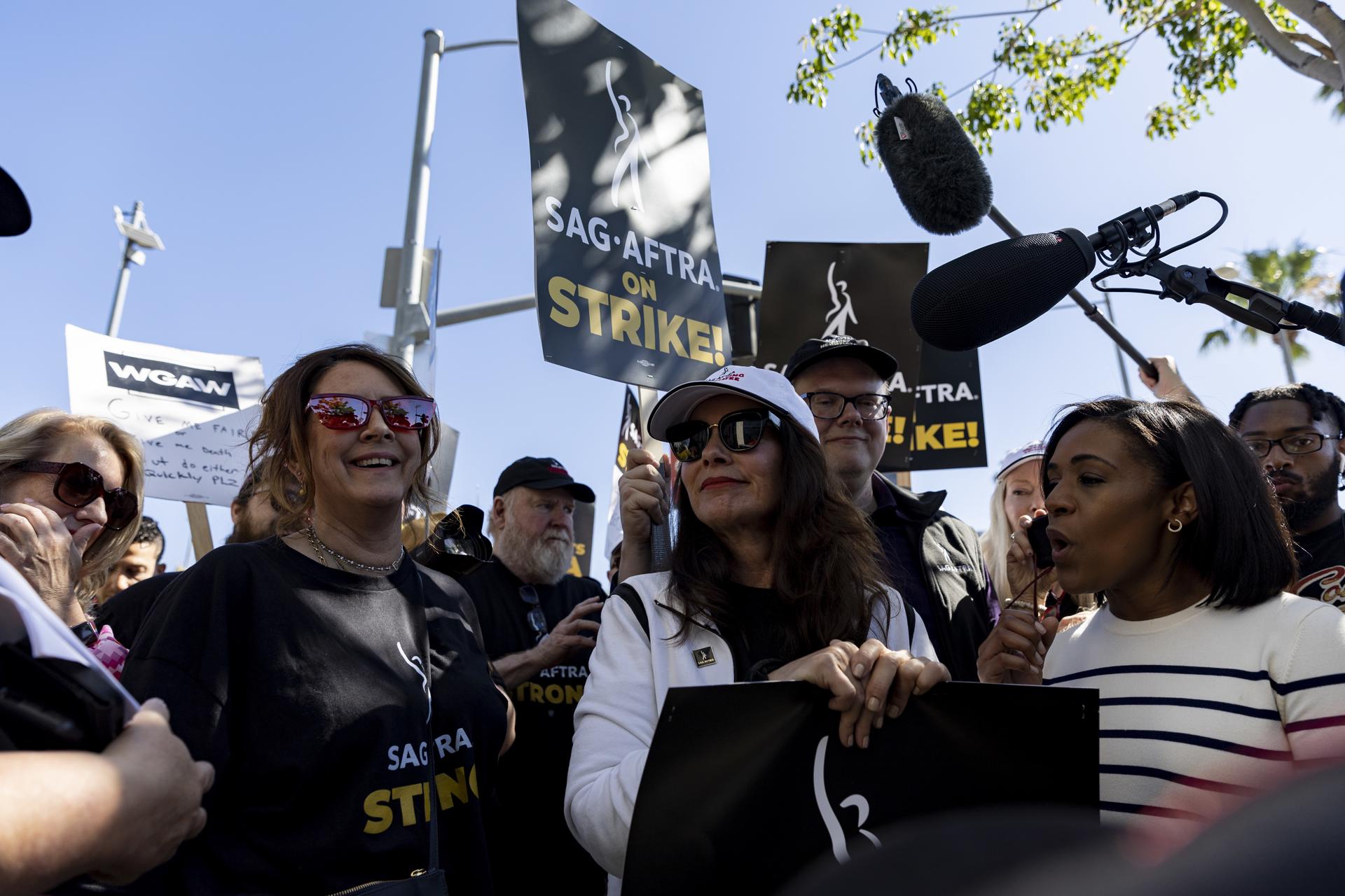 Fran Drescher, de "niñera" a sindicalista contra el "establishment" de Hollywood - Hola News