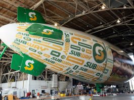 Subway abre un restaurante en un dirigible de 54 metros que recorrerá EE.UU Fotografía cedida por Subway donde se muestra un dirigible de 54 metros que a partir del 1 de septiembre echará a volar desde un aeropuerto de Hollywood, Florida (EE.UU.). EFE/Subway /SOLO USO EDITORIAL/SOLO DISPONIBLE PARA ILUSTRAR LA NOTICIA QUE ACOMPAÑA (CRÉDITO OBLIGATORIO)