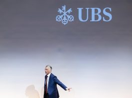 Banco suizo UBS pagará en EEUU 1.435 millones de dólares por fraude en ventas en 2006-2007 Archivo. EFE/EPA/MICHAEL BUHOLZER