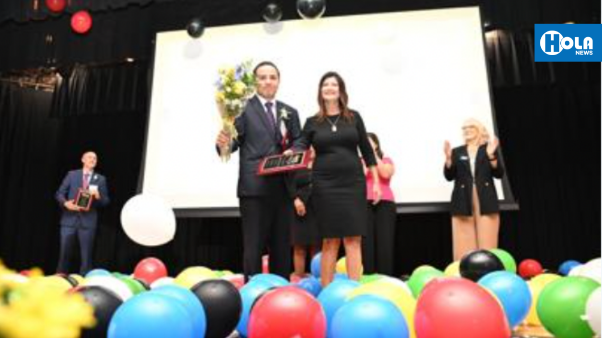 Hispano elegido “Maestro del Año”