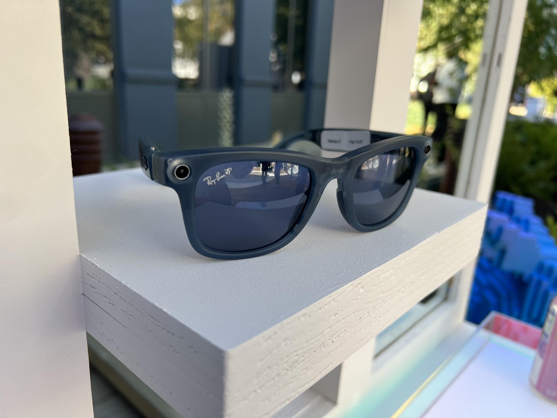 Fotografía de las gafas inteligentes de Meta llamados Ray-Ban Meta Smart Glasses, que saldrán a la venta el 17 de octubre en Estados Unidos con un precio inicial de 299 dólares, presentados durante el evento anual Meta Connect en Menlo Park, California (EE. UU).EFE/Sarah Yáñez-Richards
