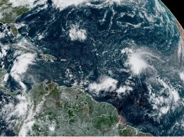 Fotografía satelital cedida este lunes por la Oficina Nacional de Administración Oceánica y Atmosférica (NOAA) a través del Centro Nacional de Huracanes (NHC) de Estados Unidos donde se muestra el estado del clima en el Atlántico. EFE/NOAA-NHC /SOLO USO EDITORIAL /NO VENTAS /SOLO DISPONIBLE PARA ILUSTRAR LA NOTICIA QUE ACOMPAÑA /CRÉDITO OBLIGATORIO
