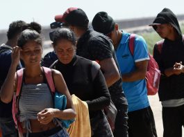 MEMéxico vive un repunte en el flujo migratorio, con miles de migrantes atravesando el país de múltiples formas, tras la caída inicial que provocó la expiración del Título 42 de Estados Unidos. EFE/Luis Torres
