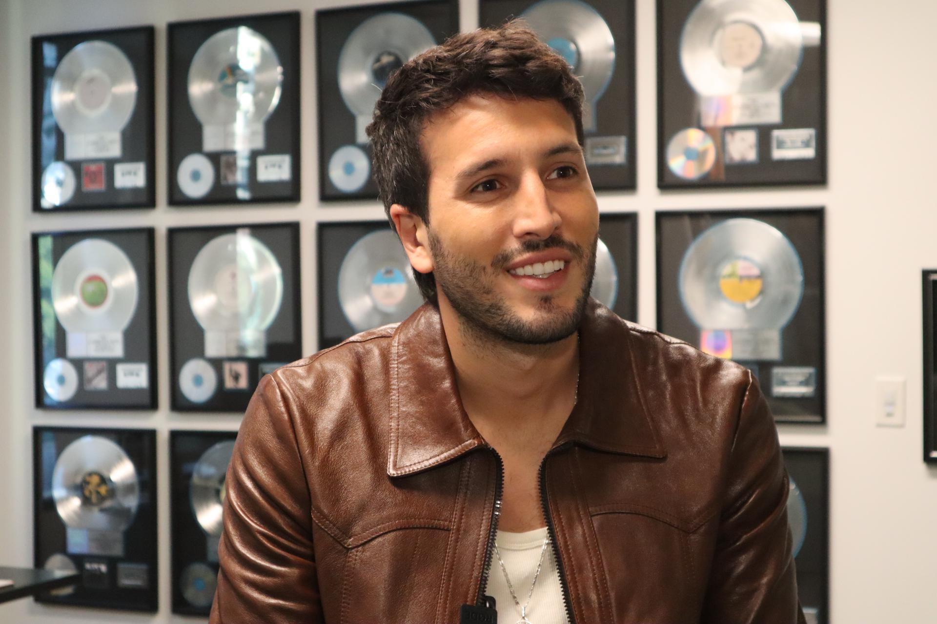 Yatra tras ser nominado al Latin Grammy: “Estoy en uno de los mejores momentos de mi vida” El cantautor colombiano Sebastián Yatra habla con EFE durante una entrevista hoy, en Washington (EE.UU.). EFE/ Octavio Guzmán