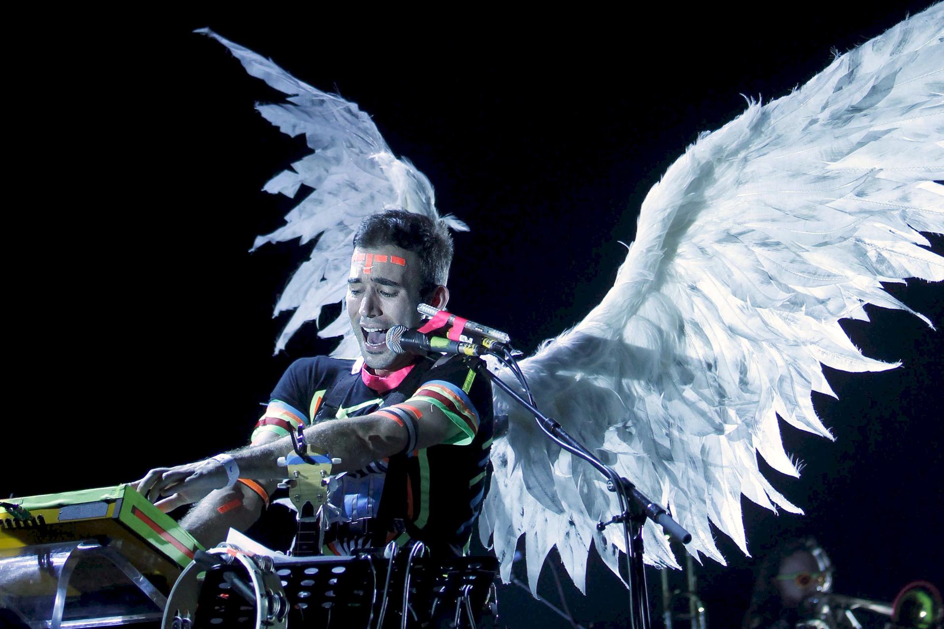 El músico Sufjan Stevens anuncia que padece el síndrome de Guillain-Barré Fotografía de archivo fechada el 27 de mayo de 2011 que muestra al músico estadounidense Sufjan Stevens mientras se presenta en concierto durante el festival San Miguel Primavera Sound 2011, en Barcelona (España). EFE/Marta Pérez