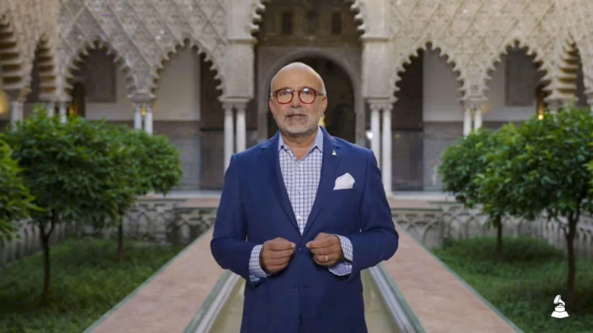 Colombia se hace fuerte ante los primeros Latin Grammy con sabor español El consejero delegado de la Academia Latina de la Grabación, Miguel Abud, presenta las nominaciones a los Latin Grammy desde uno de los patios del Real Alcázar de Sevilla, este martes. EFE/ Latin Recording Academy SOLO USO EDITORIAL/ SOLO USO PERMITIDO PARA ILUSTRAR LA NOTICIA QUE ACOMPAÑA/ (CRÉDITO OBLIGATORIO)