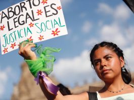 Mujeres participan en la marcha del día de acción global por el acceso al aborto legal, seguro y gratuito, hoy en Ciudad de México (México). EFE/Sáshenka Gutiérrez
